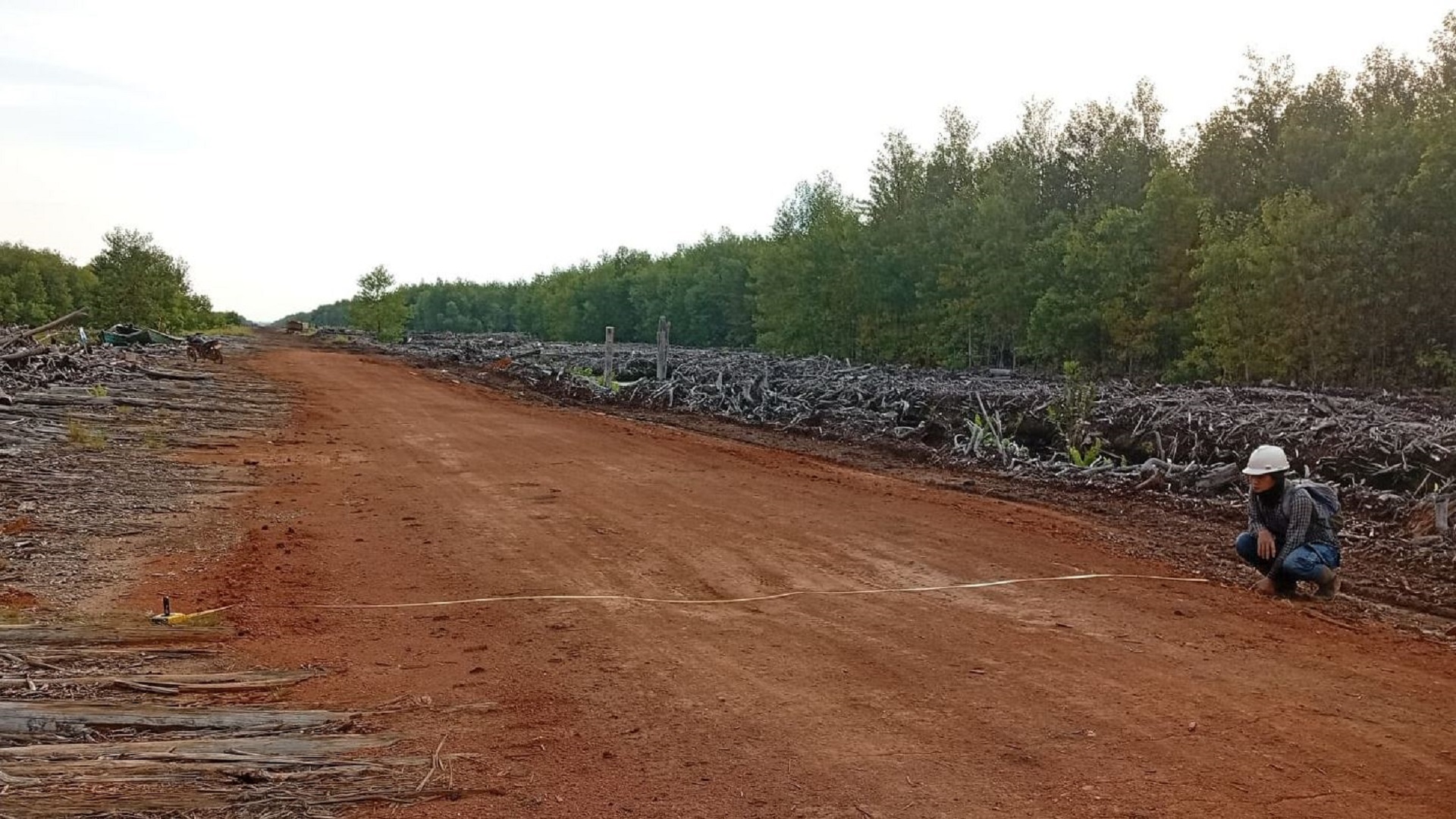 Rasakan Manfaat Pembangunan Jalan, Warga: Terima Kasih PT Mayawana Persada