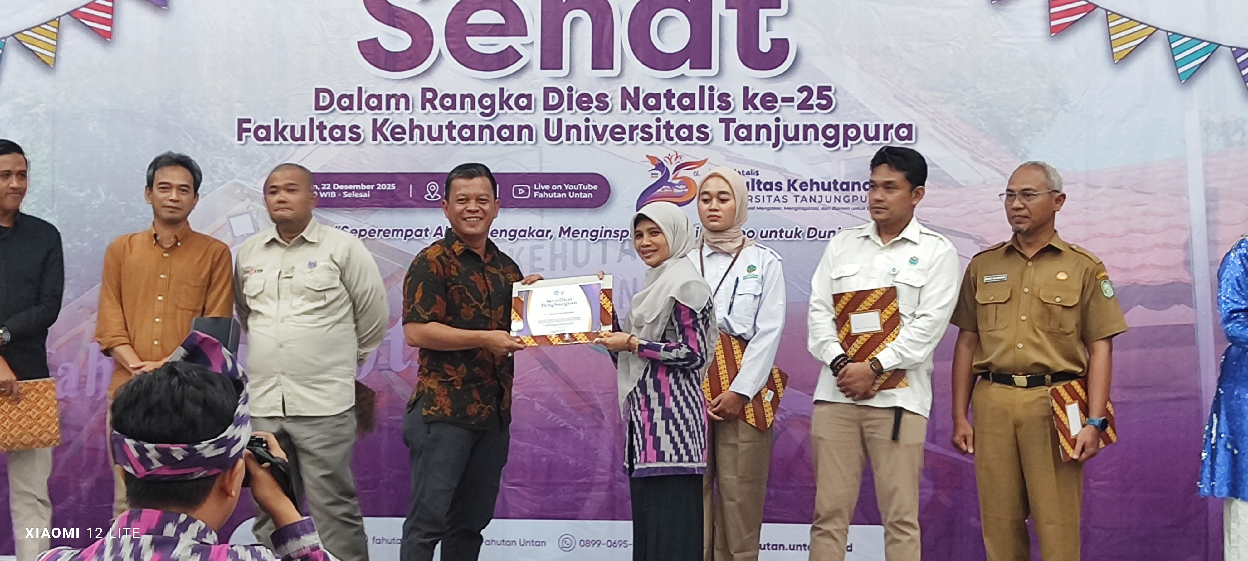 Jadi Mitra Strategis, PT Mayawana Persada Raih Penghargaan dari Fahutan Untan